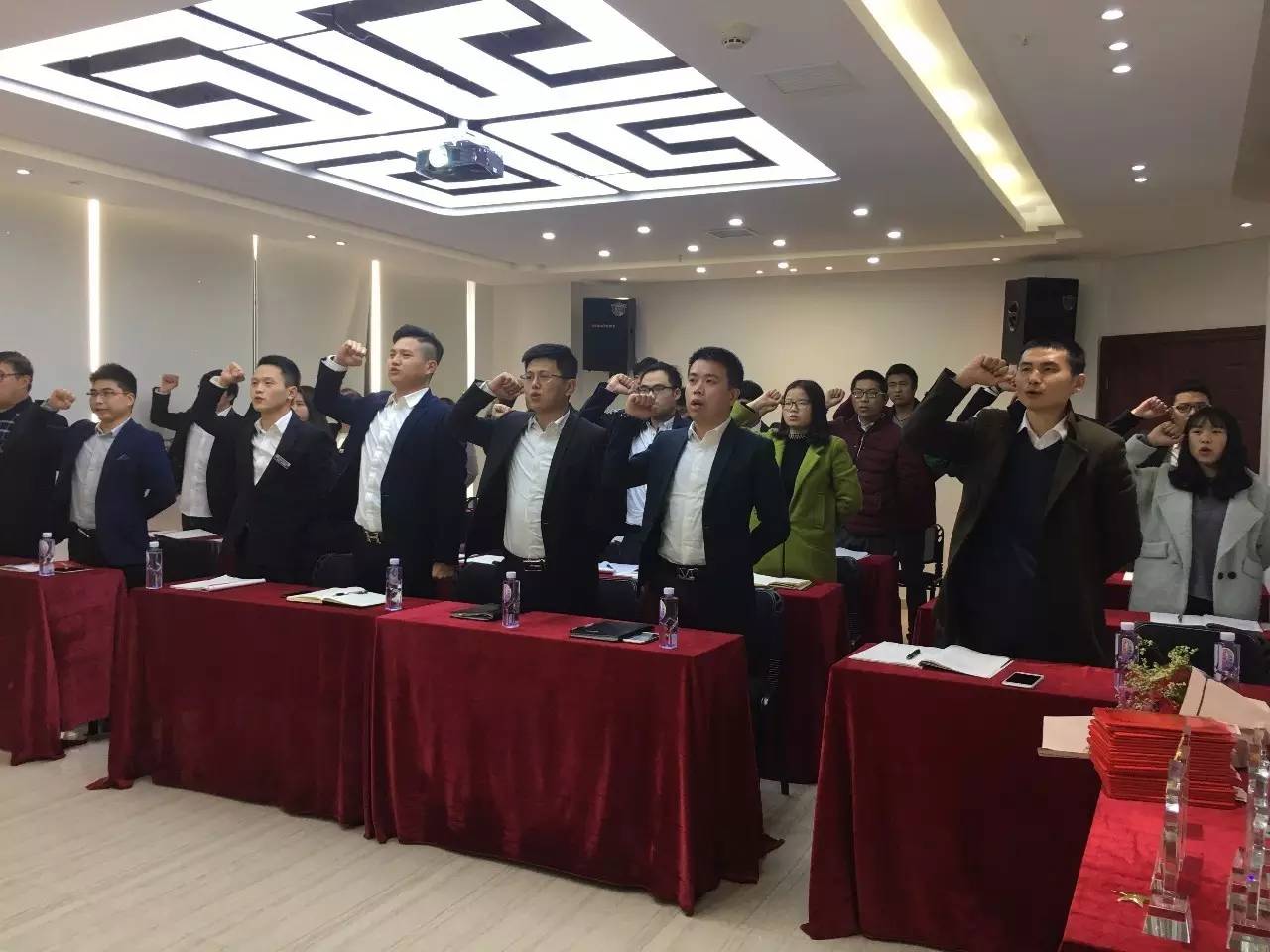 <b>益昌裝飾集團隆重舉辦2016年度表彰暨2017年度啟動</b>