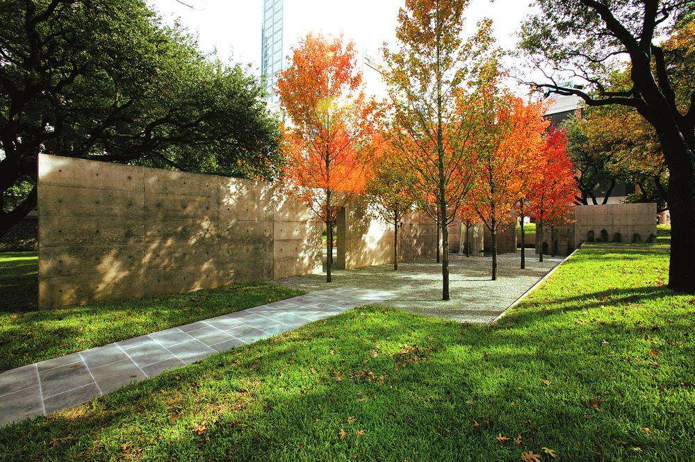公園廣場入口鋪裝要用什么材料